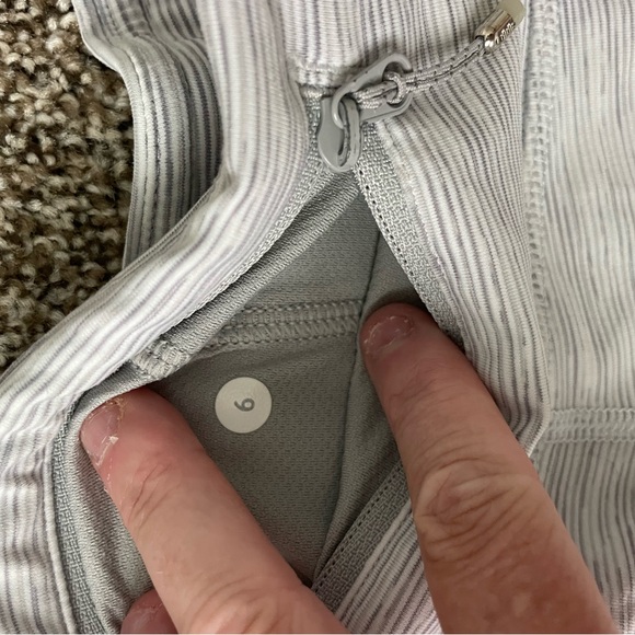 Lululemon We Are From Space Crop - Picture 6 of 6